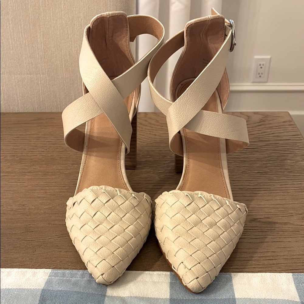 Bohme Cream Heels with Woven Design Size 7